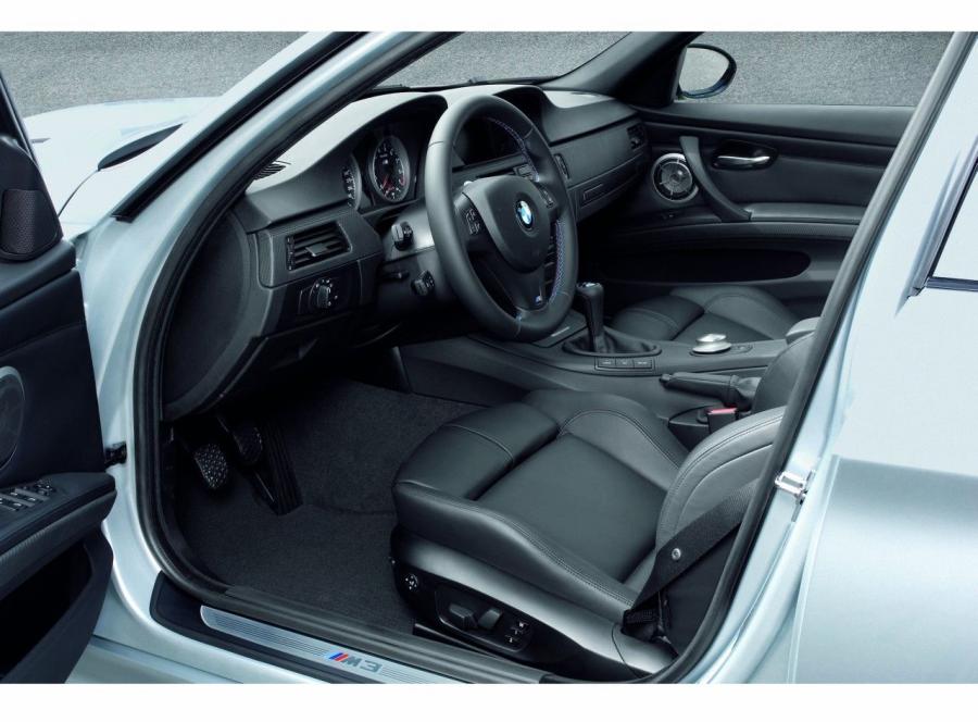  BMW M3 Sedan 2008 года  (фото 42 из 85)